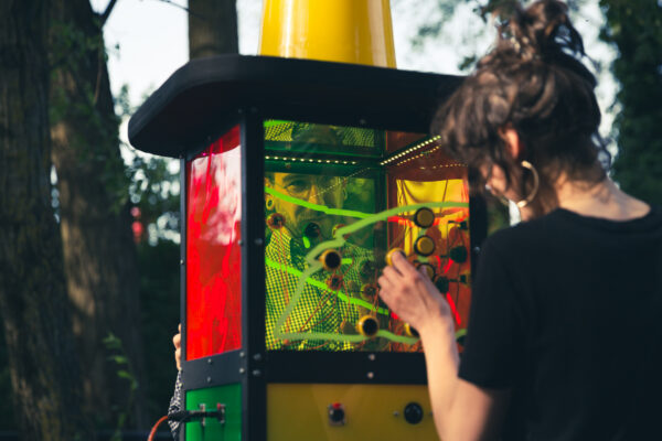 25 kunstniku looming moodustab Tartu Aparaaditehasesse superorganismi