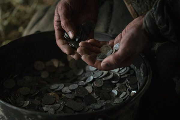 Film toob Juhan Liivi varjust v&auml;lja ehk &bdquo;Vari&ldquo; &otilde;petaja vaatenurgast