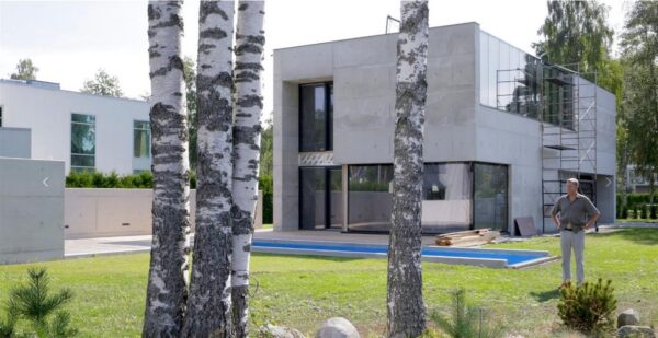 Majadest Emil Urbeli prillidega