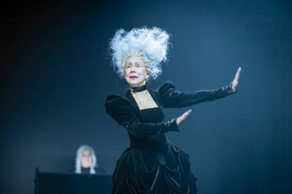 Vaata armunuid p&auml;&auml;lt &ndash; sind juhib &uuml;llam ind