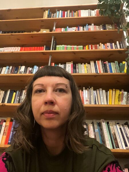 Raamaturiiulid siin, raamaturiiulid seal&nbsp;