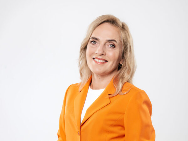 Raamatud l&otilde;hnavad jumalikult