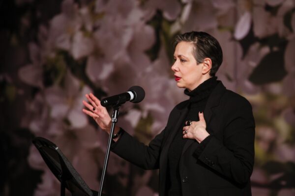 Luule on sõjavastane tegu, tõlkimine kaitsevõrk