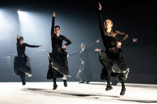 Tero Saarineni &bdquo;Laenatud valgus&ldquo; &ndash; eleegia kadunud maailmale