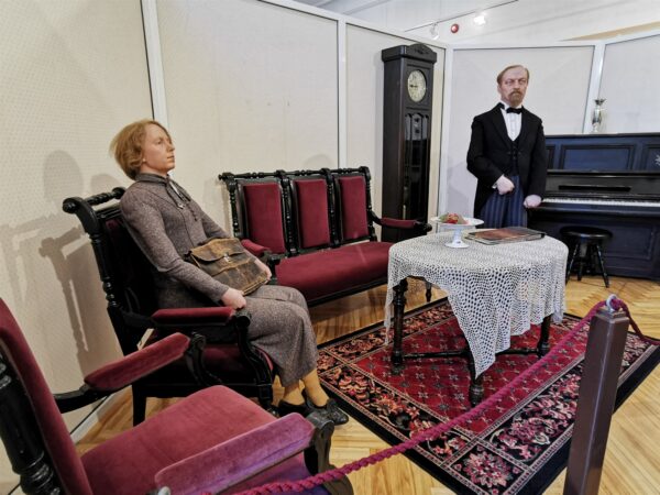 Muuseum kui kolme jalaga taburet