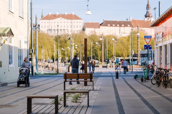 Kas elu kaubanduskeskustes on t&auml;navaelu surm?