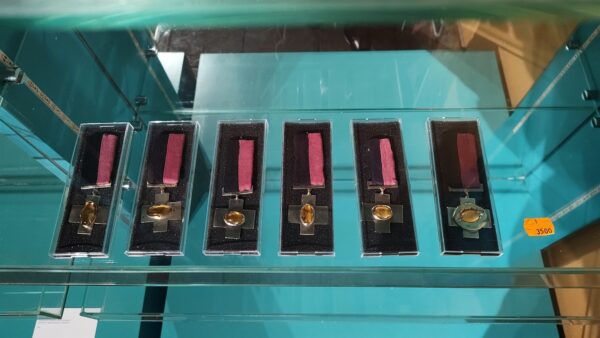 Kui oma naine ei anna, kustkohast siis peaks nkku küsima??????