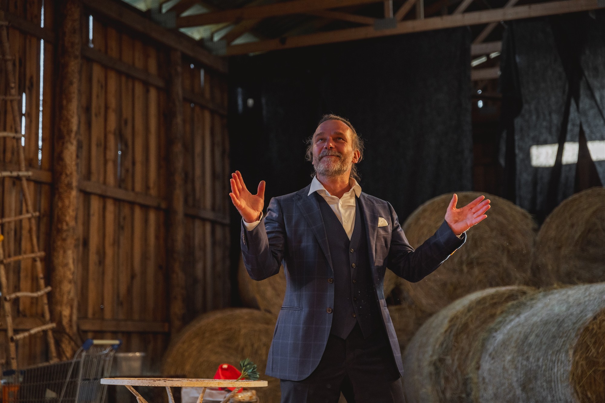 Hirmu lõhn ja raha maitse läbikostvate ustega maakodus