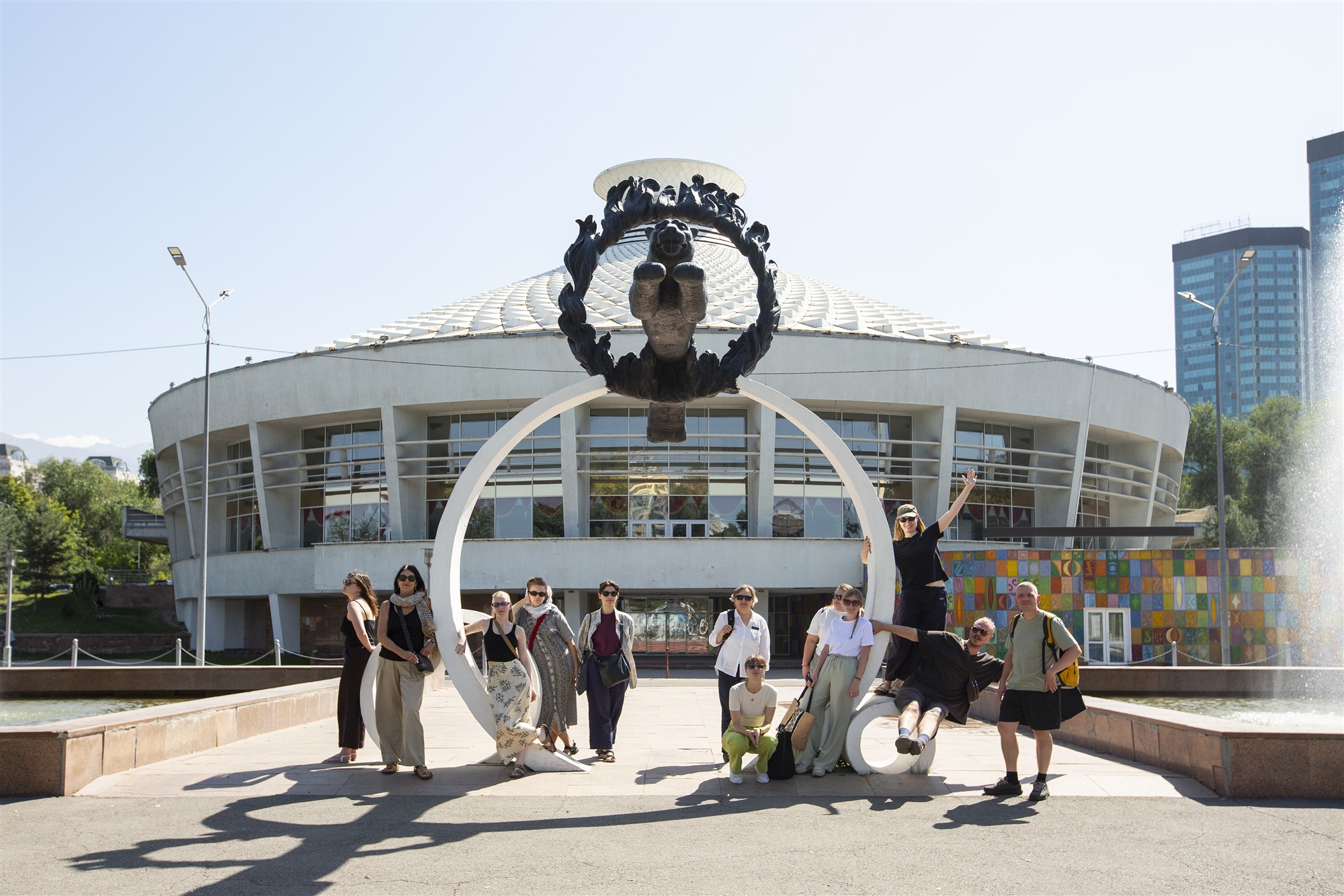 Kesk-Aasias, tund aega enne avamist