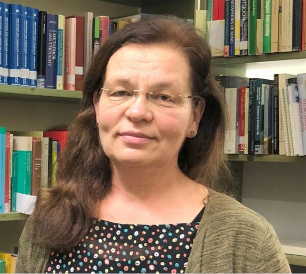 Pealelend &ndash; Ilona Tragel, Tartu &uuml;likooli keeleteadlikkuse ja eesti keele &otilde;ppe professor, konverentsi korraldaja