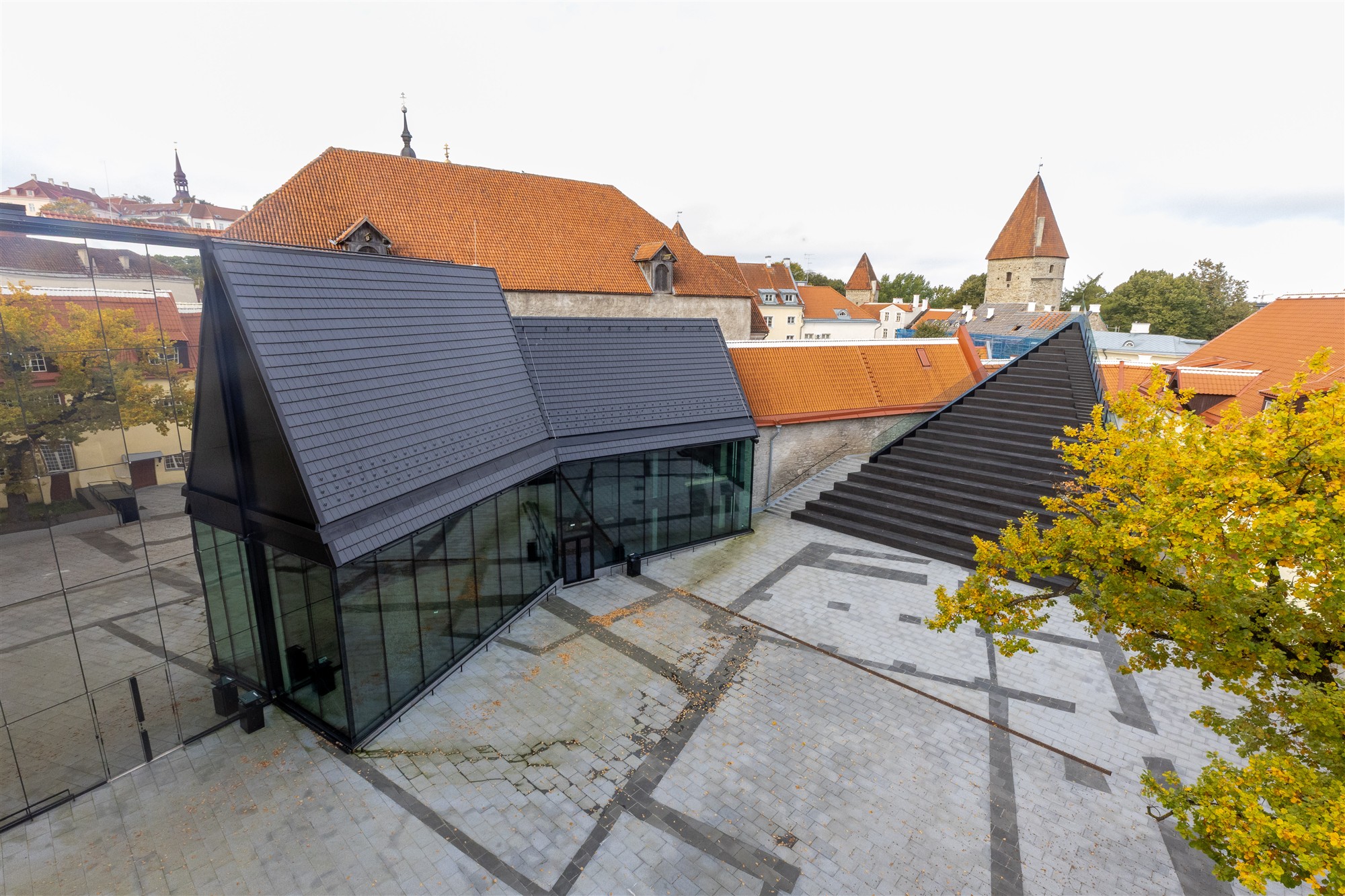 Peidus ja esil Tallinna Linnateater