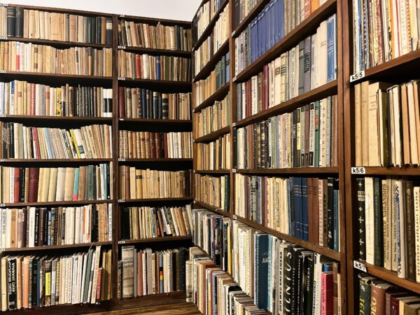 Uus nimi ja põhimäärus rõhutavad Underi ja Tuglase Kirjandusinstituudi kirjandusteaduslikku suunda