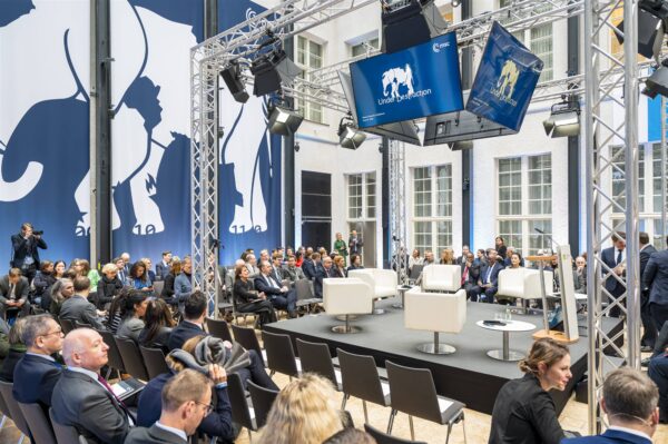 J&otilde;ud j&otilde;uab s&otilde;nadesse