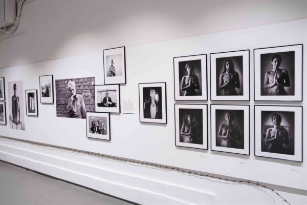 Balti fotograafid okastraadi taga