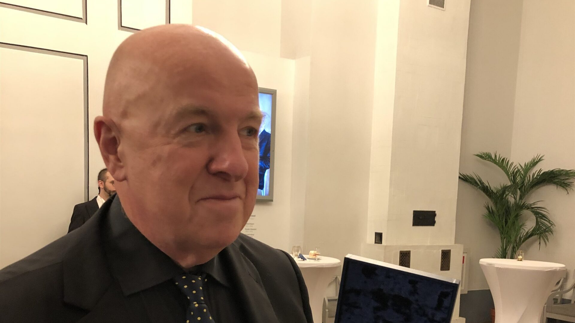 Tehisaru on ameerikalikult disainitud ühtesama pakkuma