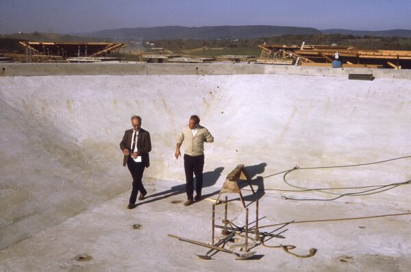 Komendandist. Mitte küll köitvalt, ent tummiselt