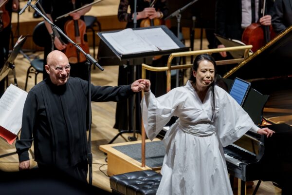 P&auml;rt ja Glass Estonia kontserdisaalis, r&auml;&auml;kimata Sumerast