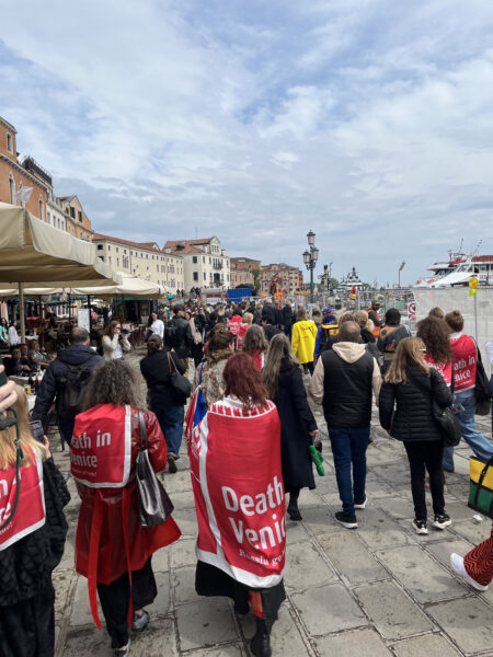 Protestid Veneetsia biennaalil